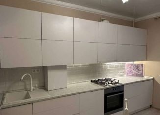 Продам 2-ком. квартиру, 65 м2, Калининград, улица Виктора Гакуна, 5, ЖК Сказка