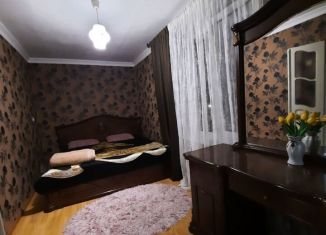 Сдается двухкомнатная квартира, 45 м2, Каспийск, улица Орджоникидзе, 27