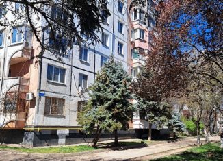 Продаю 2-ком. квартиру, 52 м2, Керчь, улица Орджоникидзе, 117