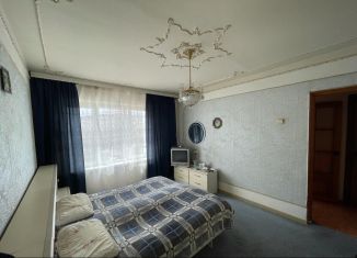 Продаю 3-комнатную квартиру, 60 м2, Нальчик, проспект Кулиева, 24, район Горная