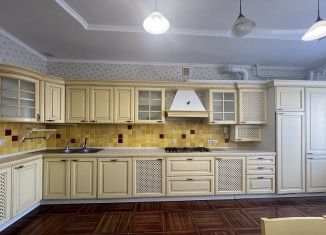 Продается 3-комнатная квартира, 102.5 м2, Севастополь, улица Адмирала Юмашева, 4Б