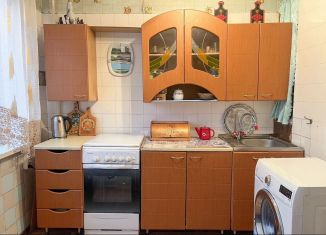 Сдача в аренду 3-комнатной квартиры, 76.8 м2, Луга, проспект Урицкого, 2