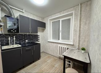 Продается двухкомнатная квартира, 43 м2, поселок городского типа Алексеевка, Невская улица