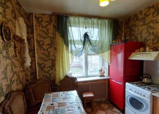 Сдается в аренду трехкомнатная квартира, 97 м2, Липецк, улица Жуковского, 4