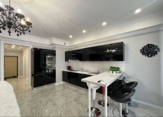 Продаю 2-комнатную квартиру, 63 м2, посёлок городского типа Гурзуф, Ялтинская улица, 12А, ЖК Шато Лувр