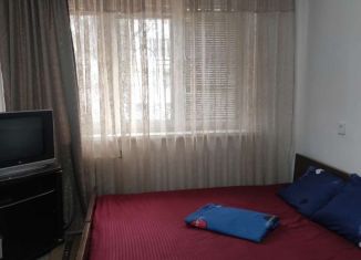 Сдается однокомнатная квартира, 30 м2, Дагестан, улица Комарова, 8