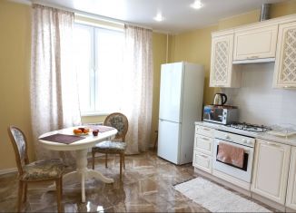 Сдается 2-ком. квартира, 73 м2, Боровск, улица Ленина, 60