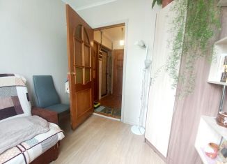 Продам 4-комнатную квартиру, 49 м2, Санкт-Петербург, Краснопутиловская улица, 105