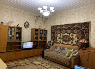 3-комнатная квартира на продажу, 67.3 м2, посёлок городского типа Кардымово, Красноармейская улица, 25