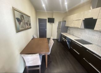 Сдам 4-комнатную квартиру, 105 м2, Ростов-на-Дону, Пролетарский район, улица Закруткина, 61