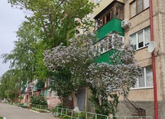 Продается четырехкомнатная квартира, 60.2 м2, Бузулук, улица Маршала Егорова, 36