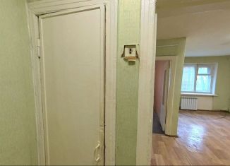 Продаю двухкомнатную квартиру, 41 м2, Москва, ЗАО, Сафоновская улица, 17