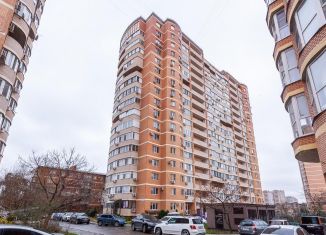 Продаю четырехкомнатную квартиру, 200 м2, Краснодар, микрорайон 9 километр, улица Циолковского, 9