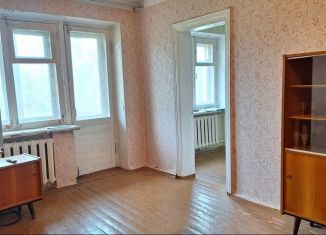 Продам четырехкомнатную квартиру, 42.3 м2, Московская область, Центральная улица, 8
