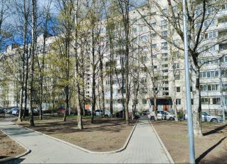 Продаю трехкомнатную квартиру, 56 м2, Санкт-Петербург, проспект Энгельса, 151к1, метро Парнас