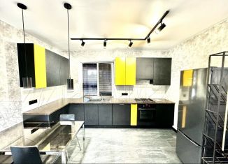 Сдаю в аренду коттедж, 130 м2, Казань, Школьная улица, 28, Советский район