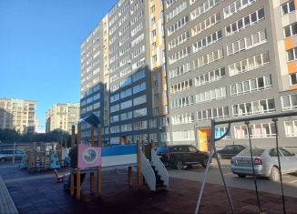 Продажа трехкомнатной квартиры, 100 м2, Калининградская область, улица Старшины Дадаева, 71