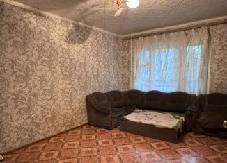Продается трехкомнатная квартира, 68 м2, Астрахань, улица Бабаевского, 39