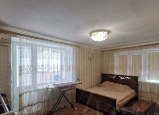 Сдается в аренду двухкомнатная квартира, 41 м2, Будённовск, улица Дзержинского, 8