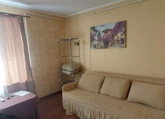 Сдам в аренду 2-ком. квартиру, 35 м2, Евпатория, улица Кирова, 30