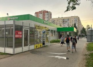 Сдаю торговую площадь, 9 м2, Санкт-Петербург, метро Парнас, проспект Художников, 32