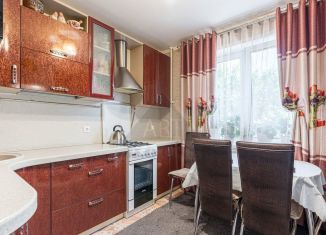 Продается 2-комнатная квартира, 50 м2, Казань, улица Закиева, 15