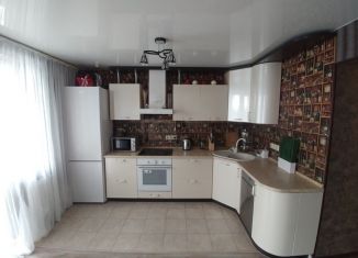 Сдам 2-ком. квартиру, 56 м2, Ленинградская область, бульвар Партизанской Славы, 3