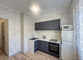 Сдача в аренду 1-ком. квартиры, 37 м2, Тюмень, улица Муравленко, 3к1, ЖК Современник