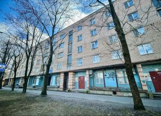 Сдается трехкомнатная квартира, 65 м2, Гатчина, Рощинская улица, 18А