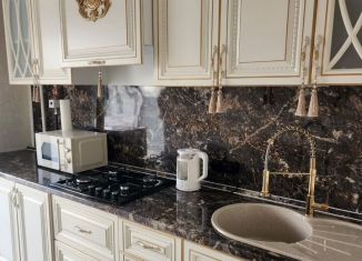 Продаю 2-комнатную квартиру, 50 м2, Благовещенск, улица Демьяна Бедного, 85/1