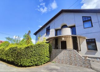 Сдается в аренду дом, 450 м2, посёлок городского типа Дагомыс, улица Ежевичная Полянка, 1