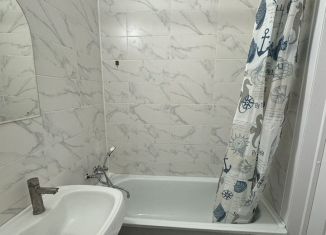 Сдаю в аренду 2-комнатную квартиру, 52 м2, деревня Куюки, Каспийская улица, 7, ЖК Микрорайон Яшьлек