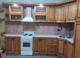 Сдаю в аренду 2-ком. квартиру, 68 м2, Краснодарский край, улица Красных Партизан, 105