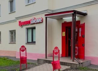 Продам торговую площадь, 135.8 м2, Каменск-Уральский, улица Бугарева, 4