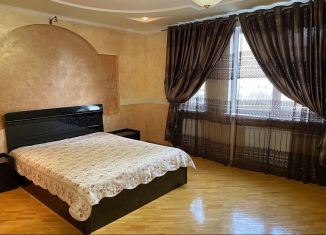 Сдам в аренду 1-комнатную квартиру, 63 м2, Краснодар, проспект Чекистов, 28, Западный округ