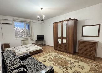 Сдам в аренду 1-ком. квартиру, 39 м2, Грозный, Узкоколейный переулок, 10к2, 7-й микрорайон