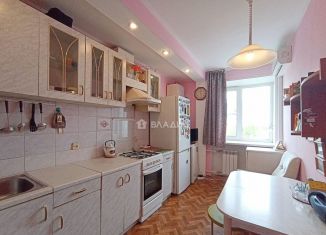 Продам 2-ком. квартиру, 53.3 м2, Калуга, улица Максима Горького, 6