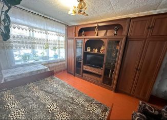 Аренда трехкомнатной квартиры, 60 м2, Тихвин, 1-й микрорайон, 17
