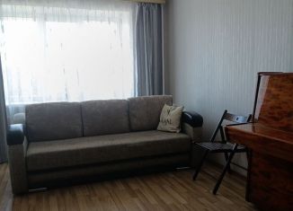 Сдаю двухкомнатную квартиру, 58 м2, Тихвин, 4-й микрорайон, 1