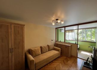 Продажа 1-ком. квартиры, 32 м2, Сочи, улица Конституции СССР, 36
