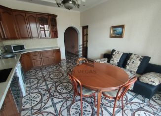 Сдаю в аренду четырехкомнатную квартиру, 114 м2, Сочи, Клубничная улица, 8А, микрорайон Новый Сочи