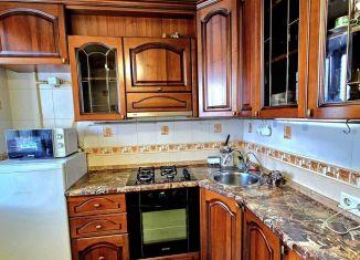Сдается в аренду 2-ком. квартира, 48 м2, Мурманск, Советская улица, 21