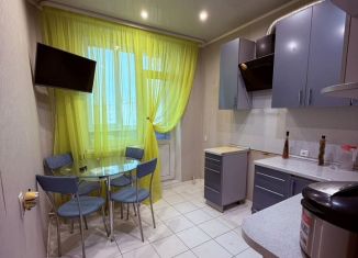 Продается 2-ком. квартира, 56 м2, Мурманская область, улица Кондрикова, 14