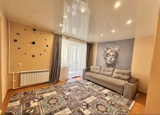 Продаю 1-ком. квартиру, 48 м2, Боровичи, улица Подбельского, 36