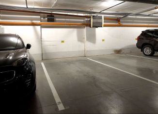 Сдаю в аренду машиноместо, 15 м2, Петрозаводск, улица Фридриха Энгельса, 10