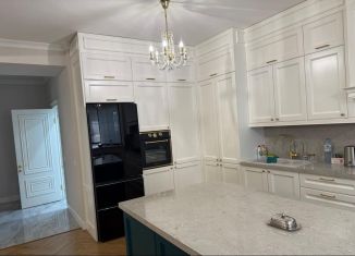 Аренда четырехкомнатной квартиры, 200 м2, Грозный, улица Ханпаши Нурадилова, 58/68