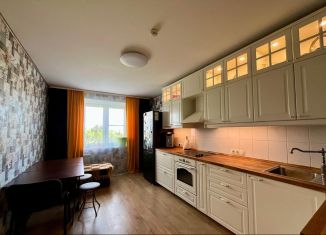 Трехкомнатная квартира на продажу, 89.4 м2, Копейск, улица Короленко, 2