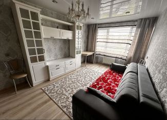 Сдается в аренду трехкомнатная квартира, 63 м2, Тихвин, 6-й микрорайон, 15