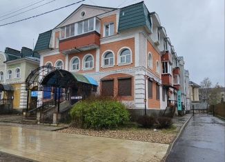 Продаю трехкомнатную квартиру, 150 м2, Углич, улица Ольги Берггольц, 12