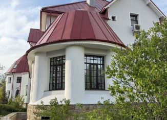 Продаю четырехкомнатную квартиру, 144 м2, Петергоф, улица Аврова, 26